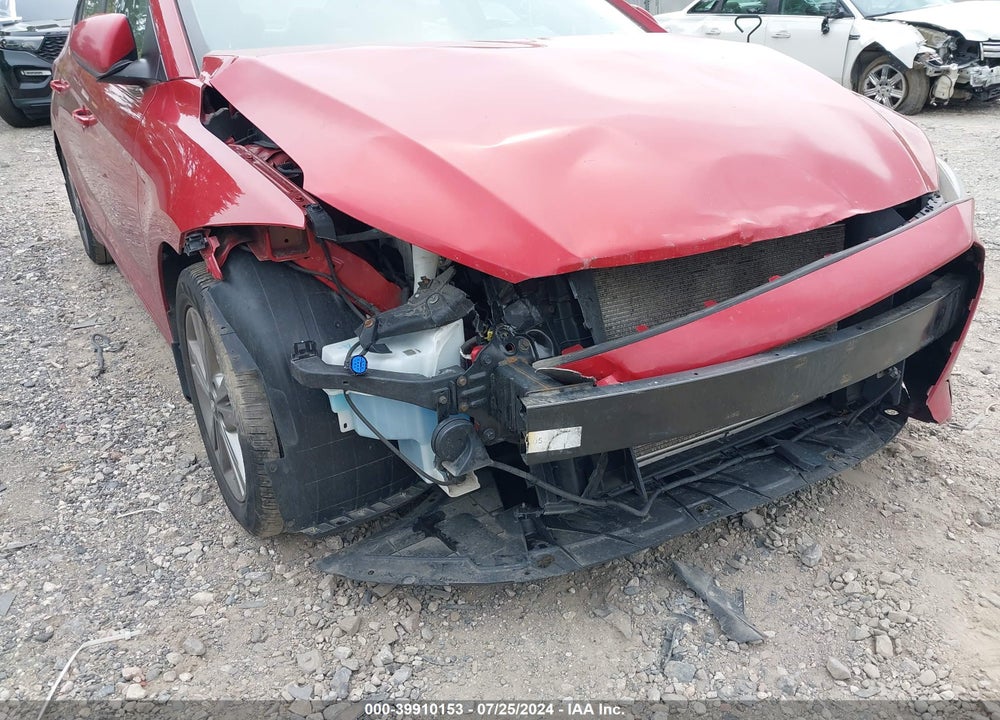 2018 HYUNDAI ELANTRA VIN: 5NPD84LF7JH385868