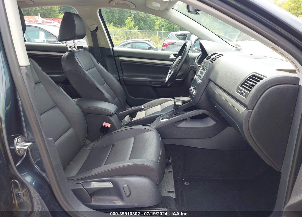 2010 VOLKSWAGEN JETTA SE VIN: 3VWRX7AJ1AM039632