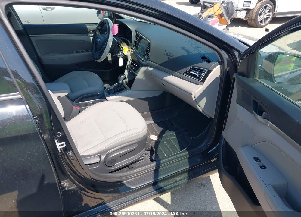 2017 HYUNDAI ELANTRA SE VIN: 5NPD84LF6HH000682