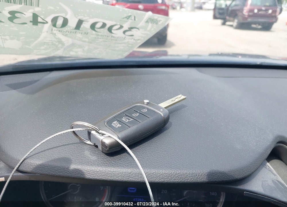 2019 HYUNDAI SANTA FE SE VIN: 5NMS2CAD9KH105354