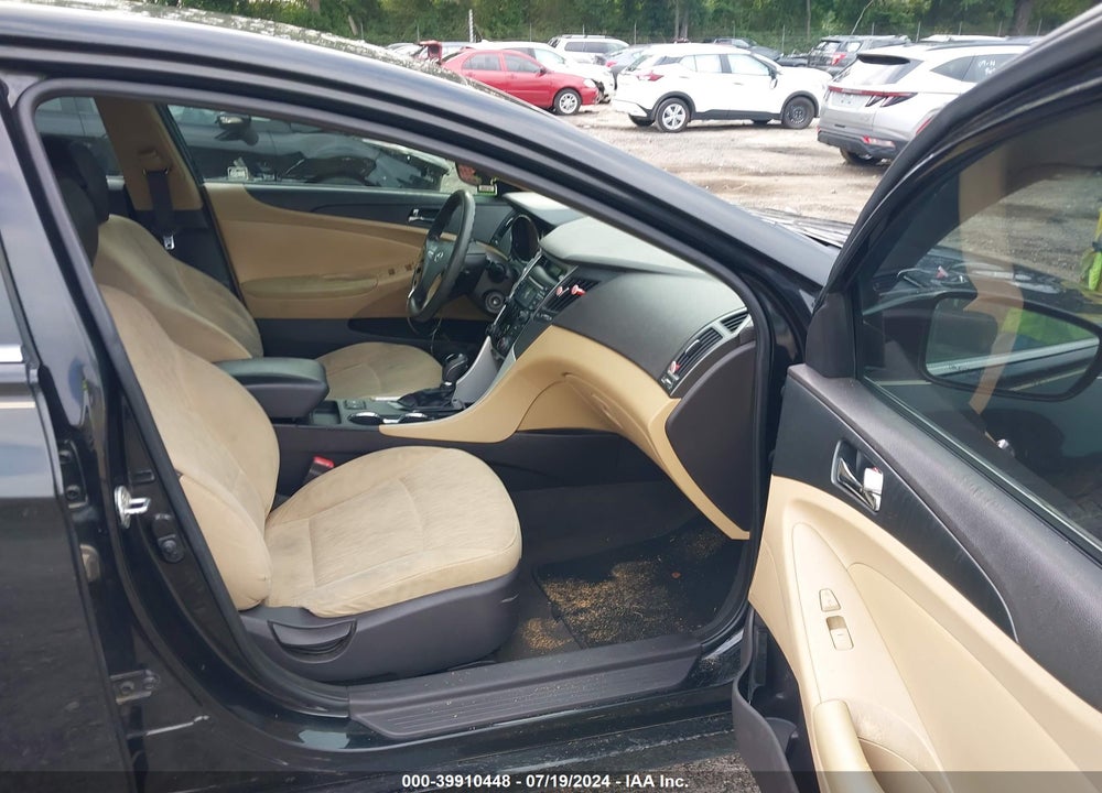2013 HYUNDAI SONATA VIN: 5NPEB4AC3DH682638