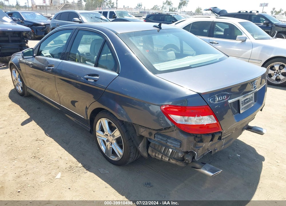 2011 MERCEDES-BENZ C 300 LUXURY/SPORT VIN: WDDGF5EB7BR179694