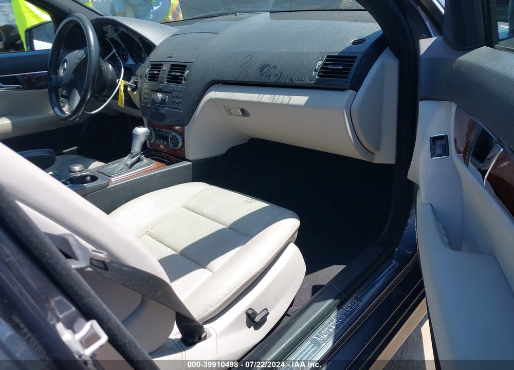 2011 MERCEDES-BENZ C 300 LUXURY/SPORT VIN: WDDGF5EB7BR179694