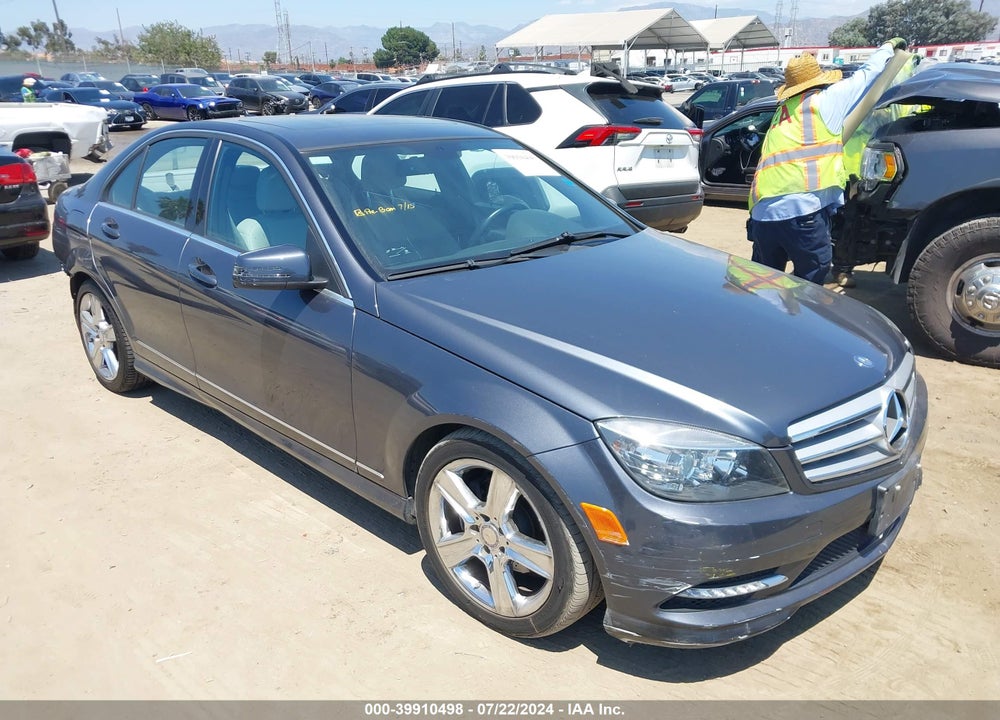 2011 MERCEDES-BENZ C 300 LUXURY/SPORT VIN: WDDGF5EB7BR179694