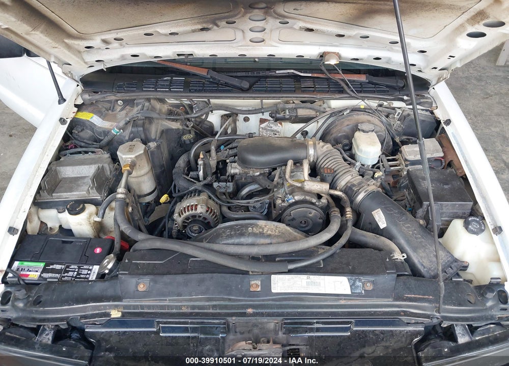 2001 CHEVROLET BLAZER LS VIN: 1GNCS18W41K205288