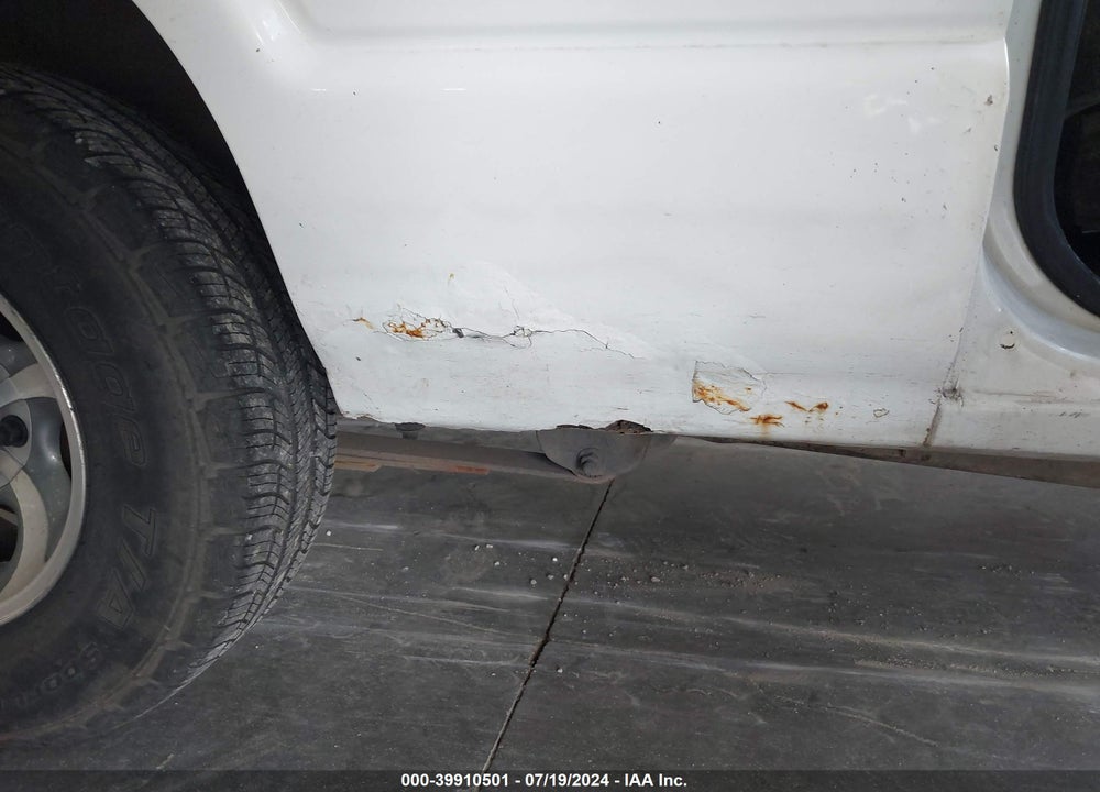 2001 CHEVROLET BLAZER LS VIN: 1GNCS18W41K205288