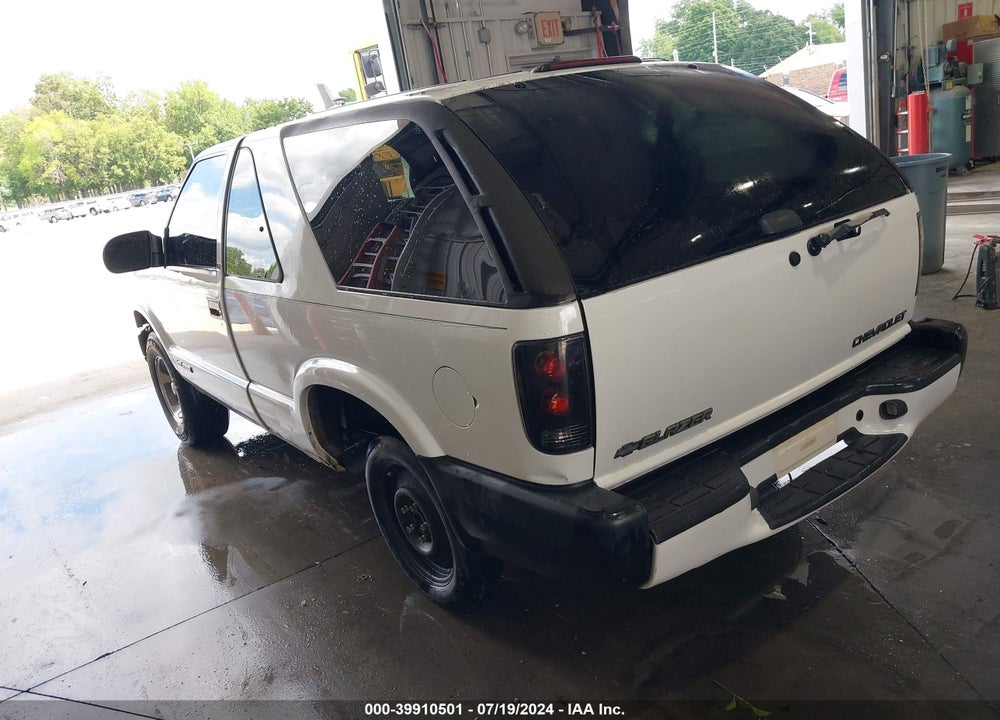 2001 CHEVROLET BLAZER LS VIN: 1GNCS18W41K205288