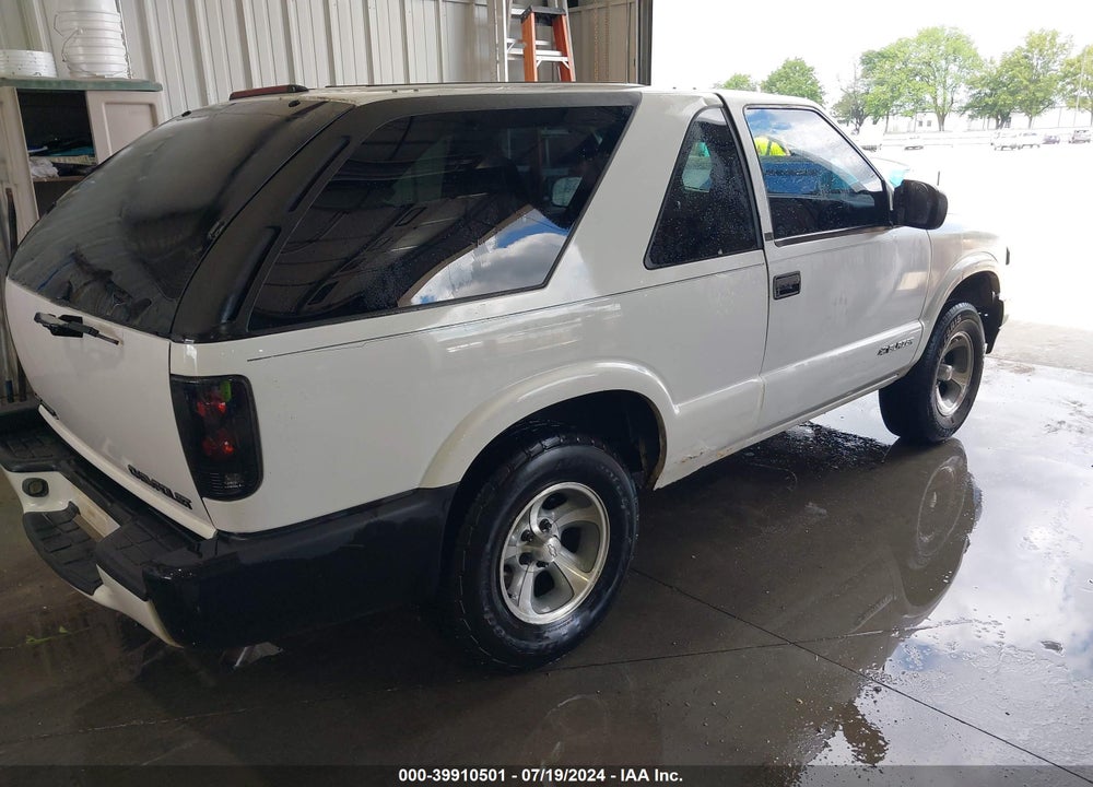 2001 CHEVROLET BLAZER LS VIN: 1GNCS18W41K205288