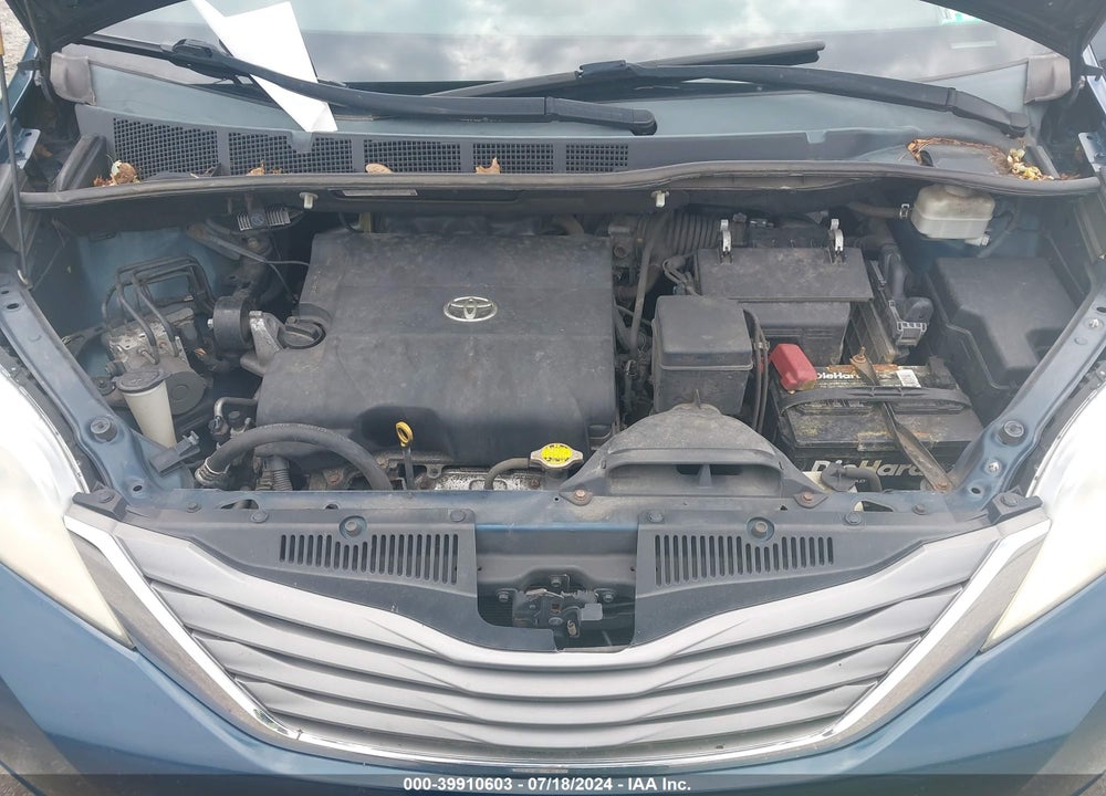 2012 TOYOTA SIENNA XLE V6 8 PASSENGER VIN: 5TDYK3DC3CS218132