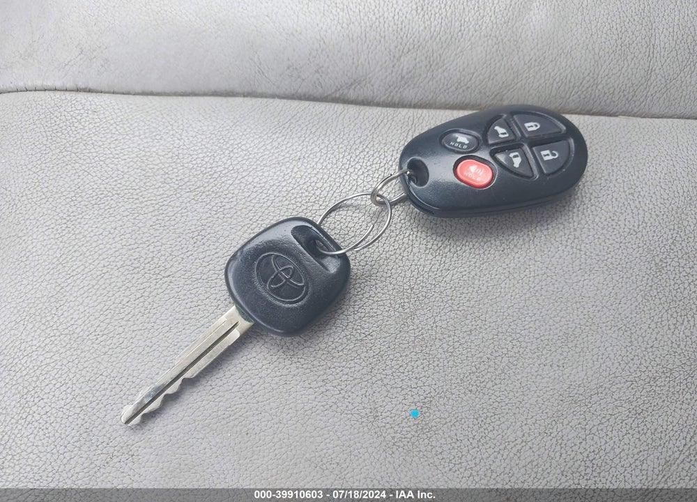 2012 TOYOTA SIENNA XLE V6 8 PASSENGER VIN: 5TDYK3DC3CS218132