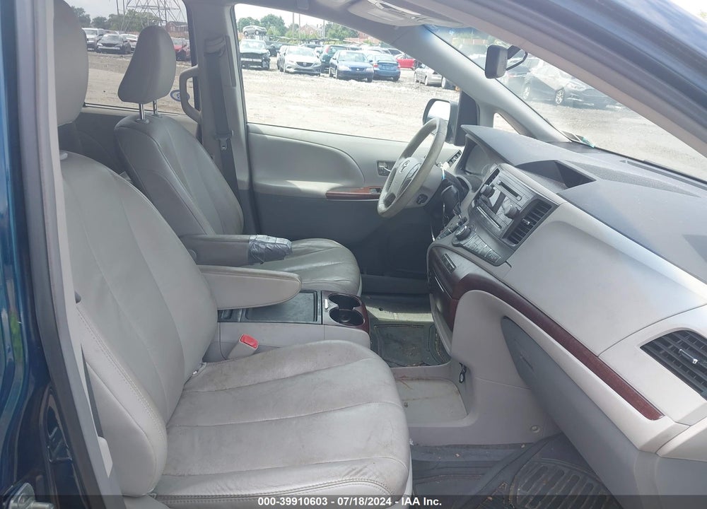 2012 TOYOTA SIENNA XLE V6 8 PASSENGER VIN: 5TDYK3DC3CS218132