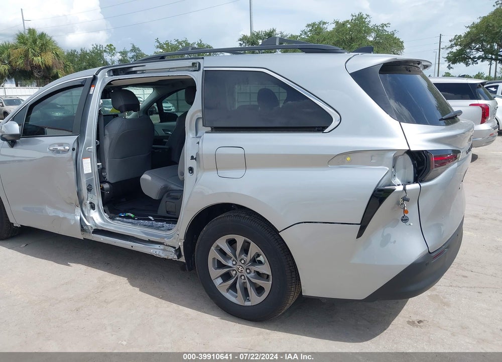 2024 TOYOTA SIENNA VIN: 5TDYRKECXRS203754