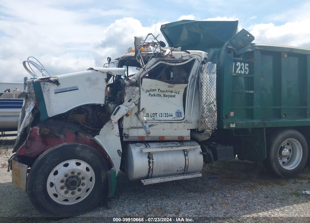 2001 KENWORTH W900 W900 VIN: 1NKWXBEX11J871846