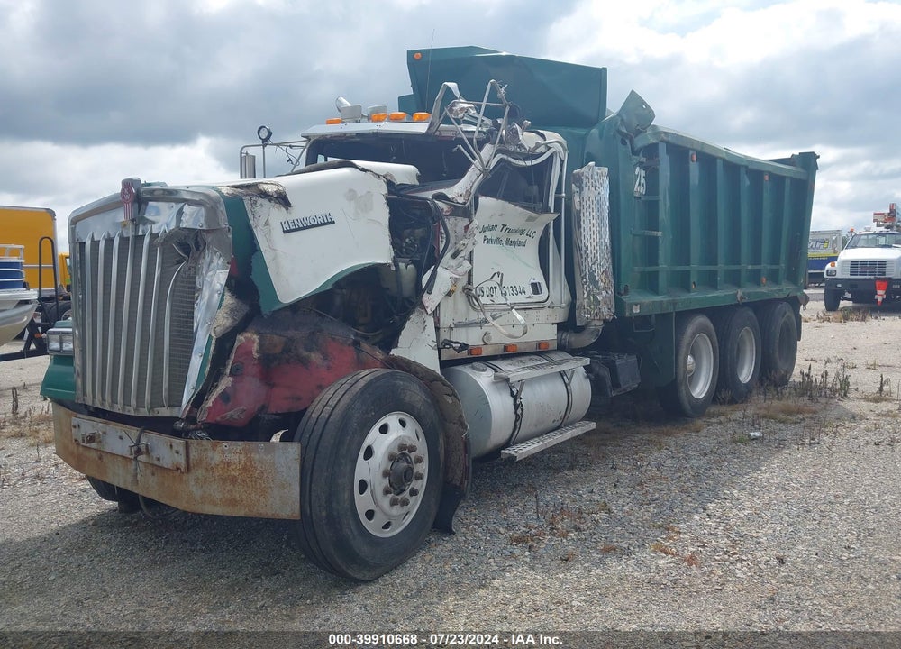 2001 KENWORTH W900 W900 VIN: 1NKWXBEX11J871846