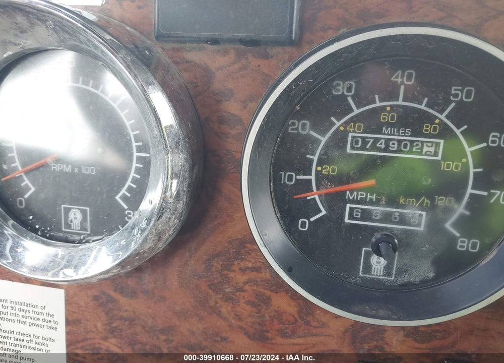 2001 KENWORTH W900 W900 VIN: 1NKWXBEX11J871846