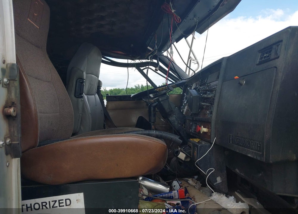 2001 KENWORTH W900 W900 VIN: 1NKWXBEX11J871846