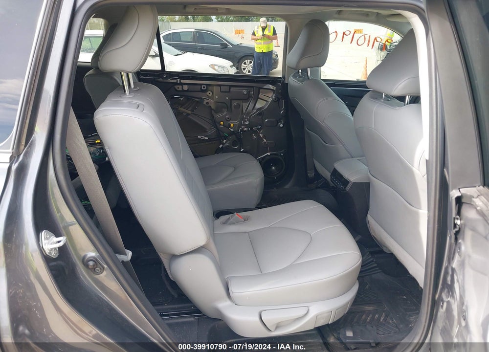 2020 TOYOTA HIGHLANDER XLE VIN: 5TDGZRAH5LS006455