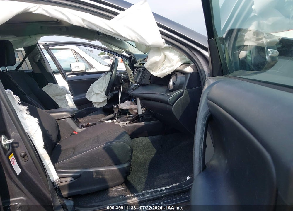 2018 TOYOTA RAV4 XLE VIN: 2T3RFREV1JW763477
