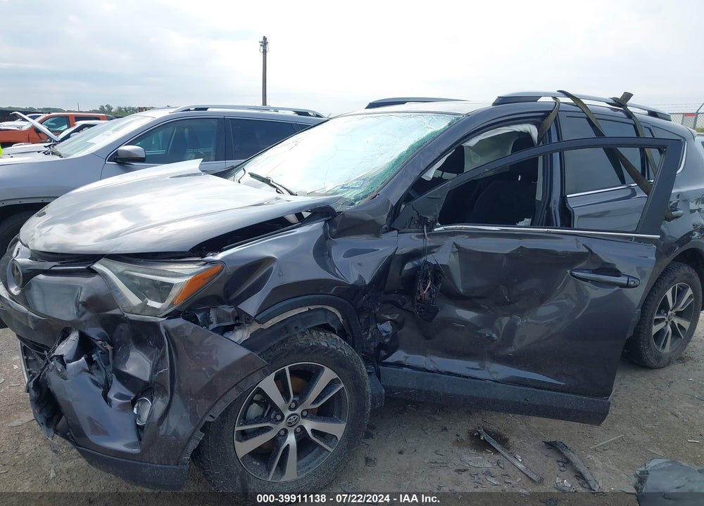 2018 TOYOTA RAV4 XLE VIN: 2T3RFREV1JW763477