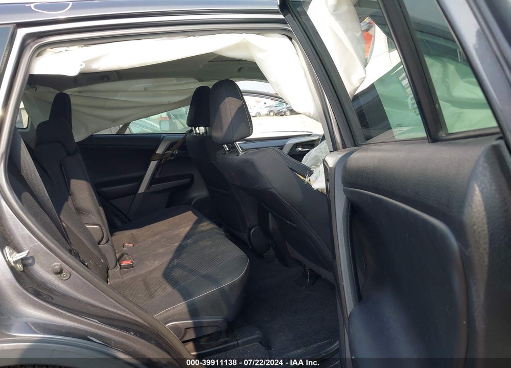 2018 TOYOTA RAV4 XLE VIN: 2T3RFREV1JW763477