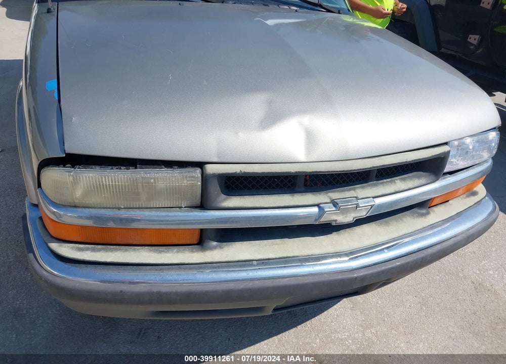 2002 CHEVROLET BLAZER LS VIN: 1GNCS18W52K137732