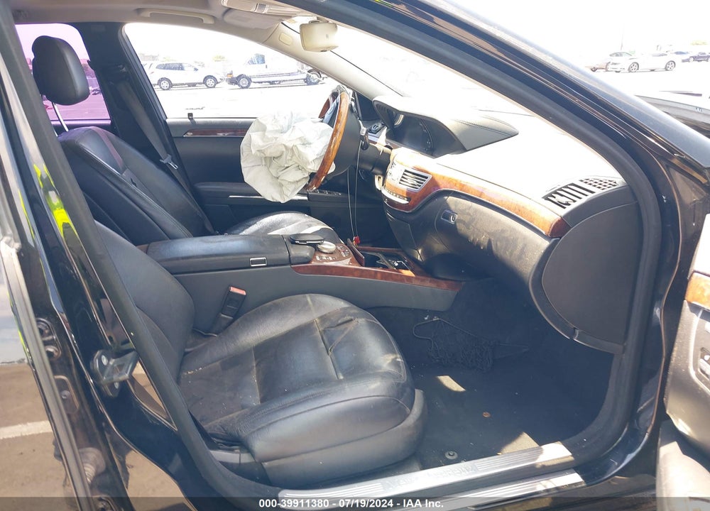 2012 MERCEDES-BENZ S 550 VIN: WDDNG7DBXCA438132