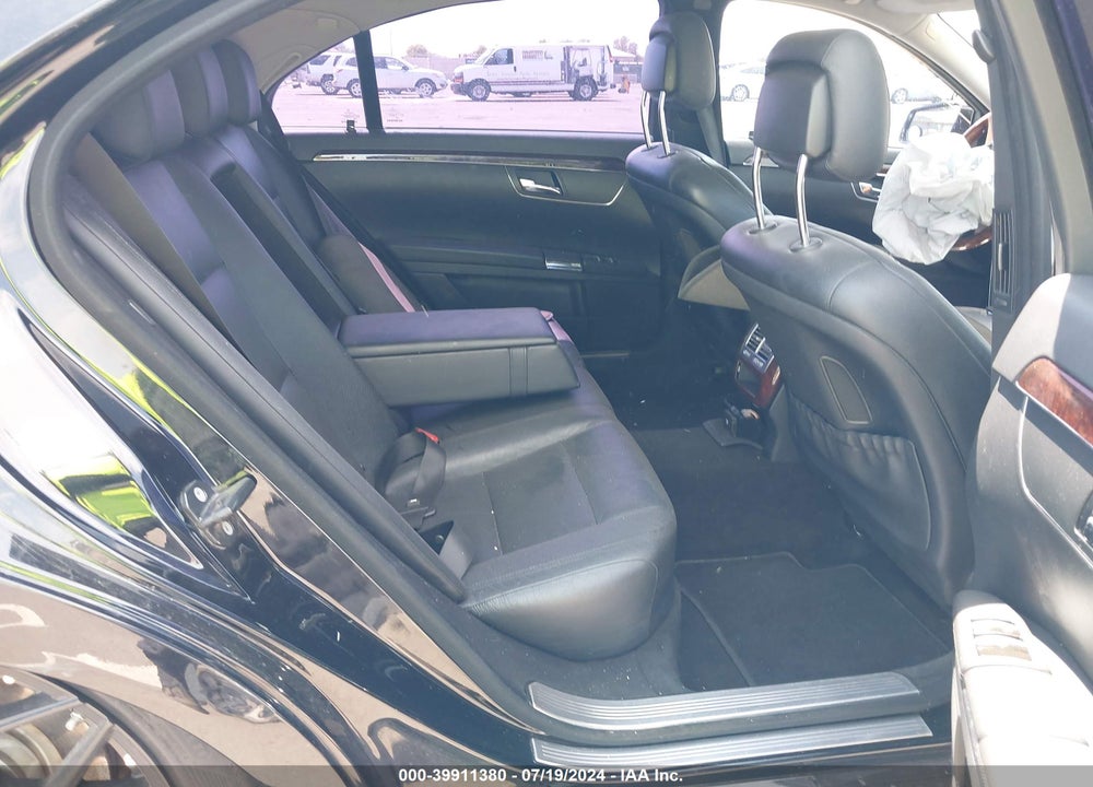 2012 MERCEDES-BENZ S 550 VIN: WDDNG7DBXCA438132