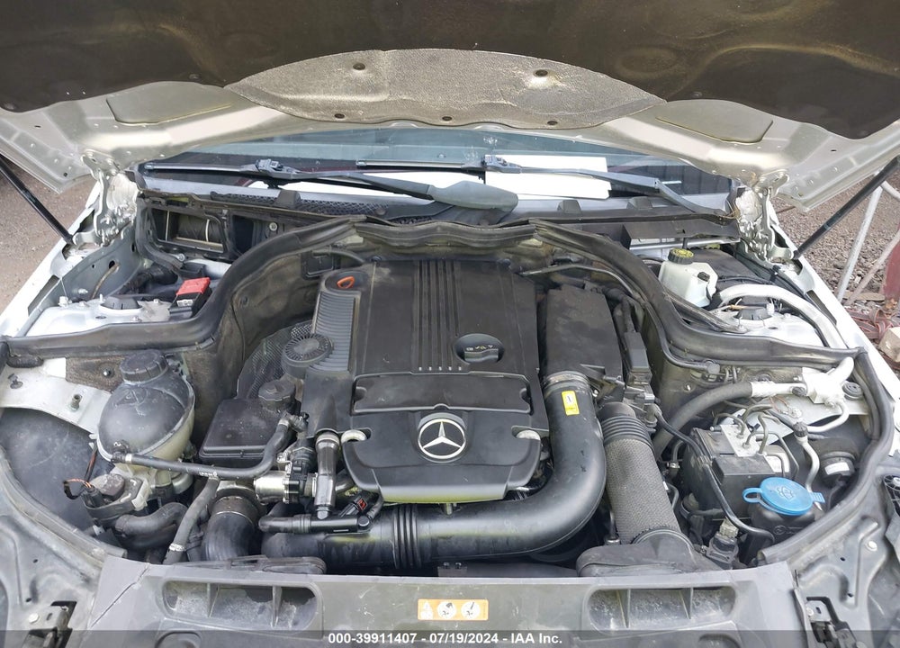 2012 MERCEDES-BENZ C 250 LUXURY/SPORT VIN: WDDGF4HB8CA622702
