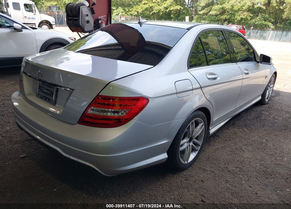 2012 MERCEDES-BENZ C 250 LUXURY/SPORT VIN: WDDGF4HB8CA622702
