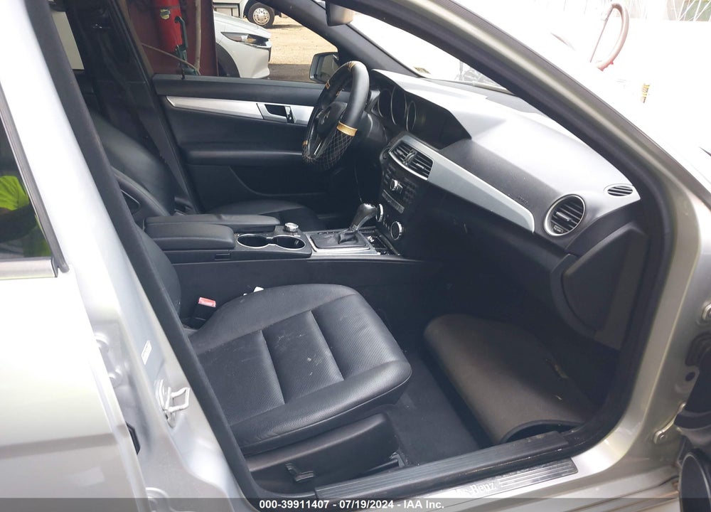 2012 MERCEDES-BENZ C 250 LUXURY/SPORT VIN: WDDGF4HB8CA622702