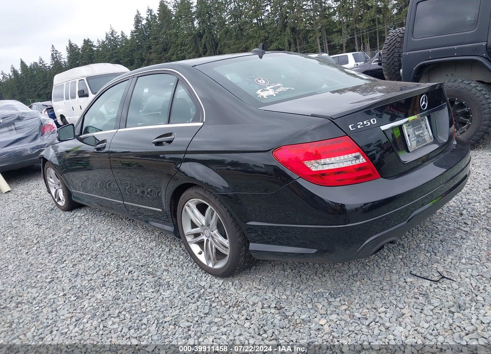 2013 MERCEDES-BENZ C 250 LUXURY/SPORT VIN: WDDGF4HB2DA848493