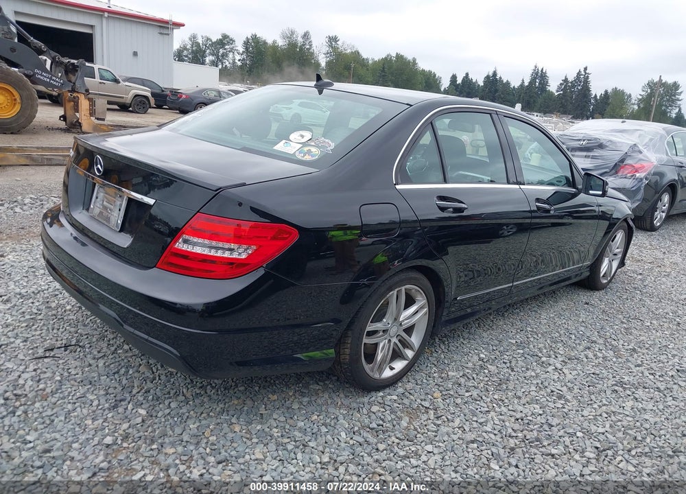 2013 MERCEDES-BENZ C 250 LUXURY/SPORT VIN: WDDGF4HB2DA848493