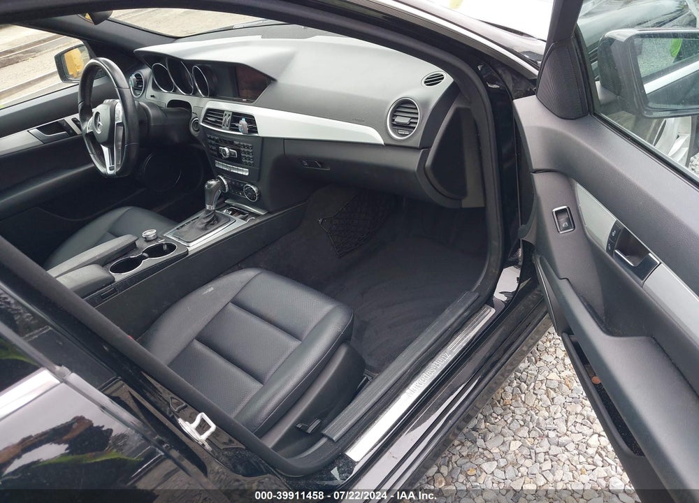 2013 MERCEDES-BENZ C 250 LUXURY/SPORT VIN: WDDGF4HB2DA848493
