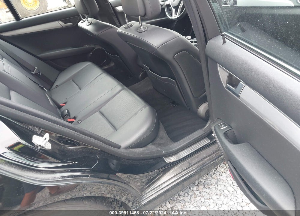 2013 MERCEDES-BENZ C 250 LUXURY/SPORT VIN: WDDGF4HB2DA848493