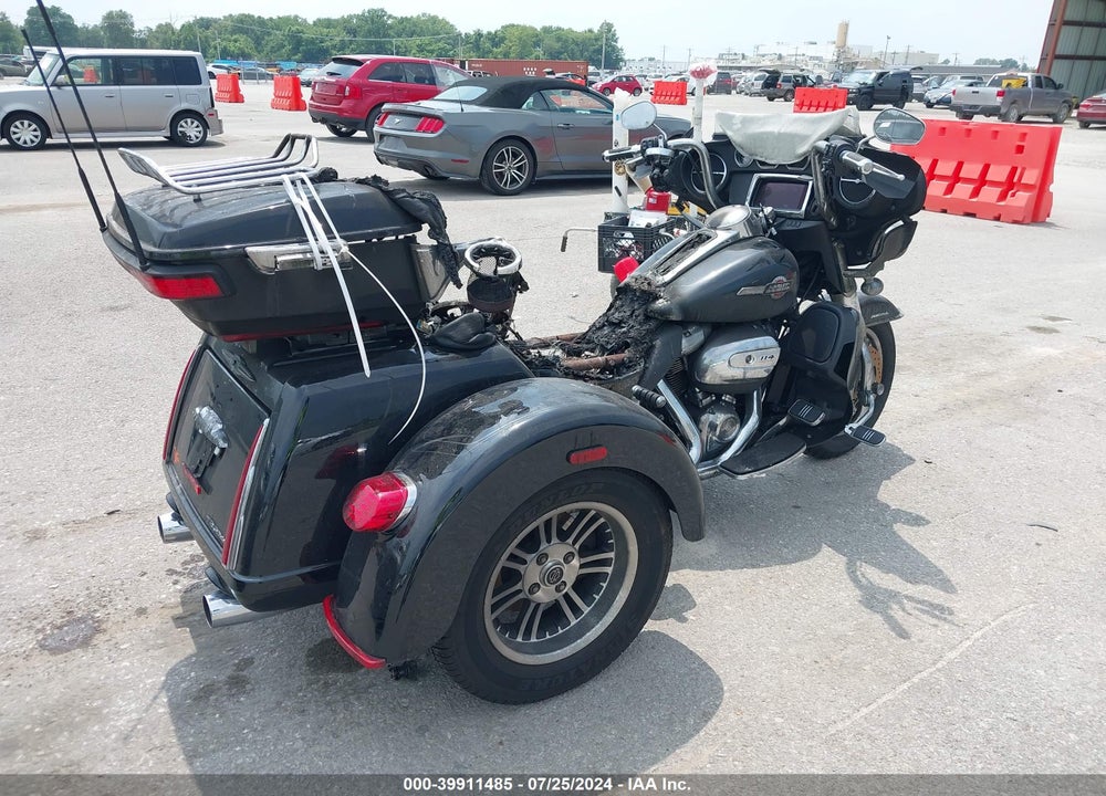 2022 HARLEY-DAVIDSON FLHTCUTG VIN: 1HD1MAF11NB857503