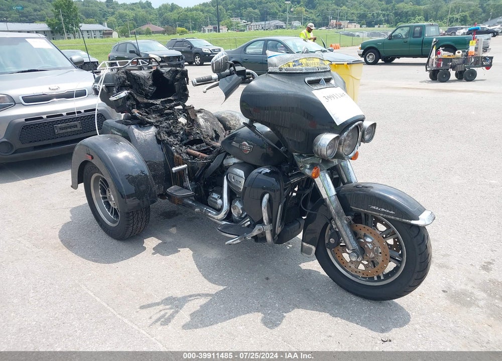 2022 HARLEY-DAVIDSON FLHTCUTG VIN: 1HD1MAF11NB857503