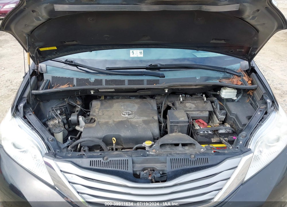 2013 TOYOTA SIENNA XLE V6 8 PASSENGER VIN: 5TDYK3DC3DS392784
