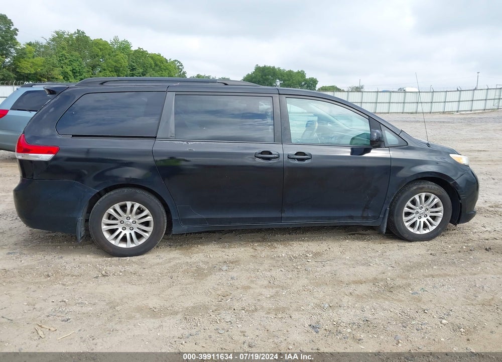 2013 TOYOTA SIENNA XLE V6 8 PASSENGER VIN: 5TDYK3DC3DS392784