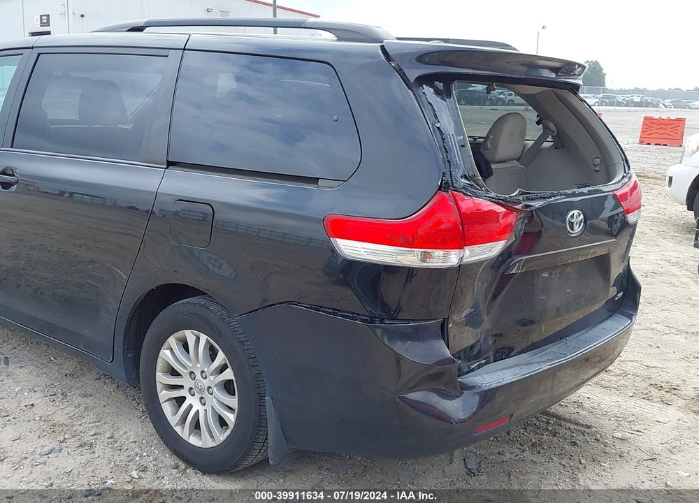 2013 TOYOTA SIENNA XLE V6 8 PASSENGER VIN: 5TDYK3DC3DS392784