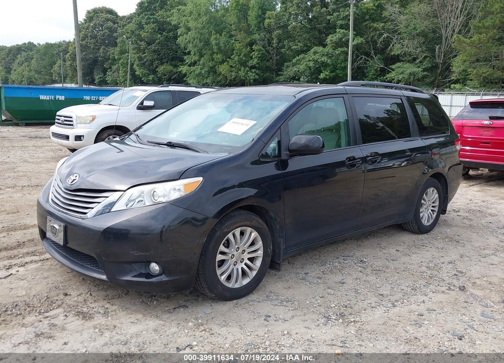 2013 TOYOTA SIENNA XLE V6 8 PASSENGER VIN: 5TDYK3DC3DS392784