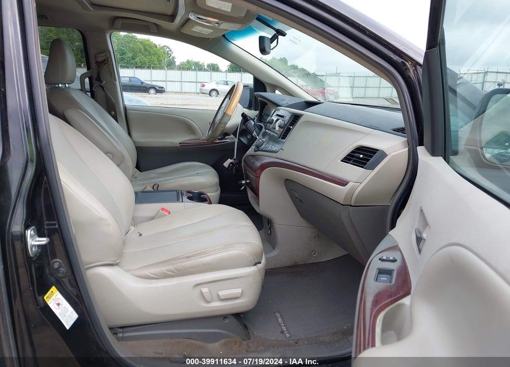 2013 TOYOTA SIENNA XLE V6 8 PASSENGER VIN: 5TDYK3DC3DS392784