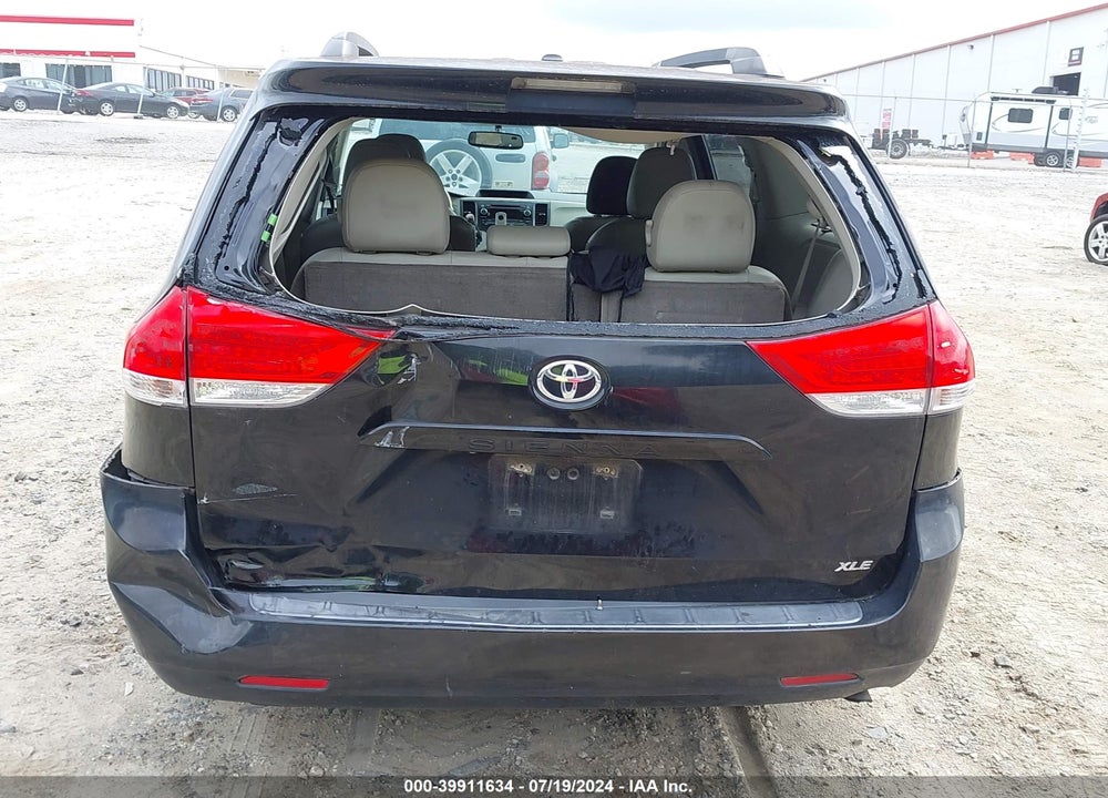 2013 TOYOTA SIENNA XLE V6 8 PASSENGER VIN: 5TDYK3DC3DS392784