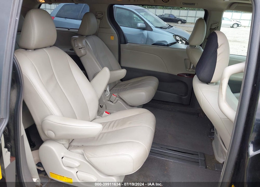 2013 TOYOTA SIENNA XLE V6 8 PASSENGER VIN: 5TDYK3DC3DS392784