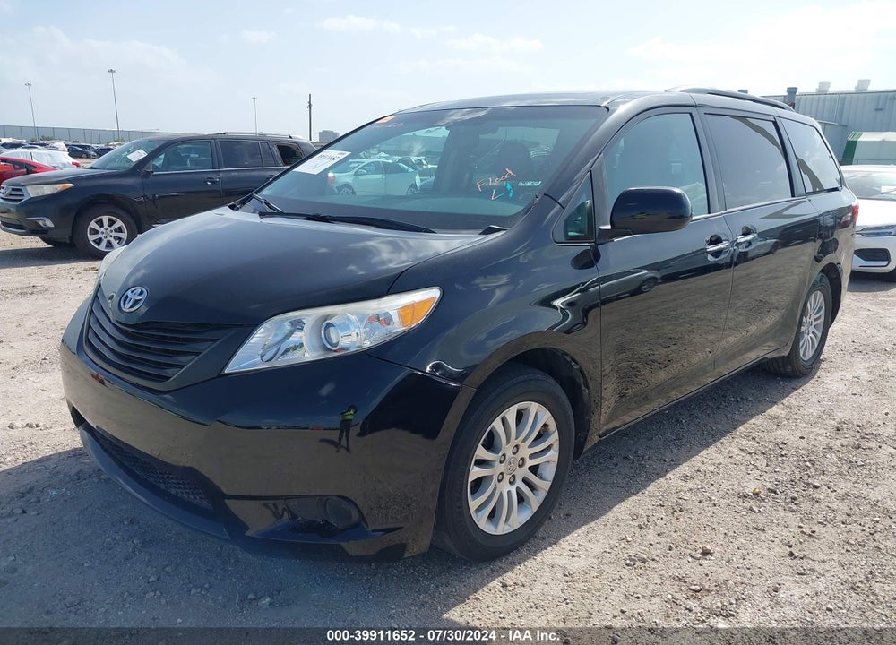 2016 TOYOTA SIENNA XLE 8 PASSENGER VIN: 5TDYK3DC4GS762497