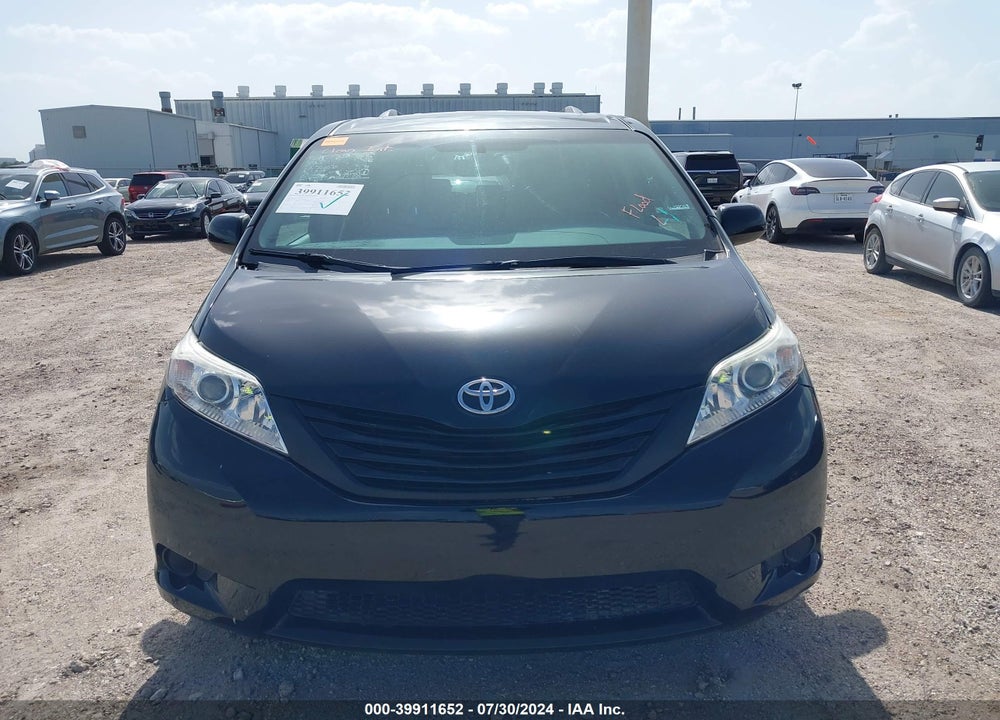 2016 TOYOTA SIENNA XLE 8 PASSENGER VIN: 5TDYK3DC4GS762497