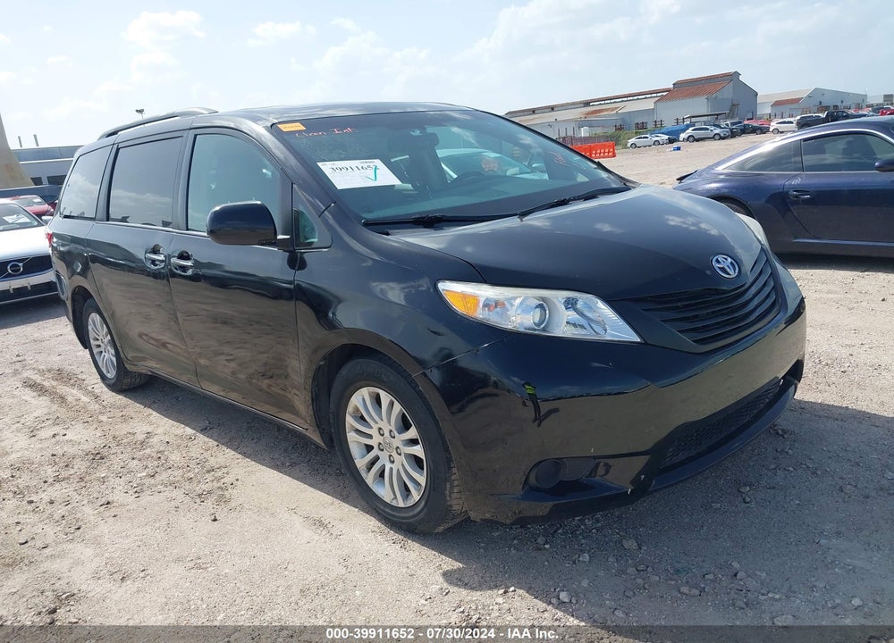 2016 TOYOTA SIENNA XLE 8 PASSENGER VIN: 5TDYK3DC4GS762497
