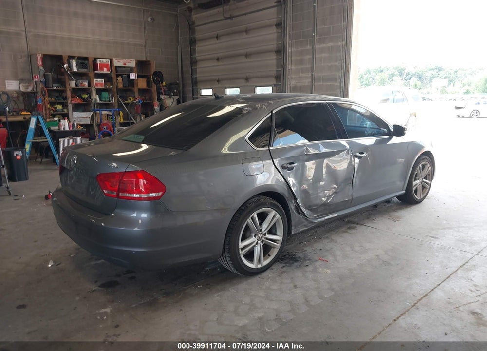 2014 VOLKSWAGEN PASSAT 2.0L TDI SE VIN: 1VWBN7A3XEC062018