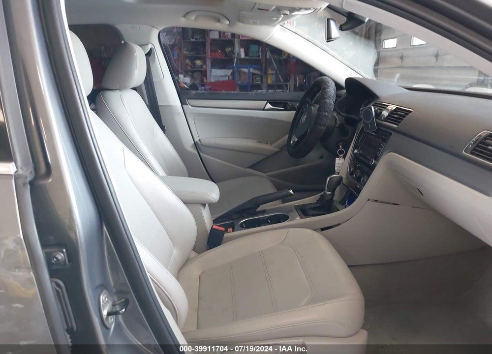 2014 VOLKSWAGEN PASSAT 2.0L TDI SE VIN: 1VWBN7A3XEC062018