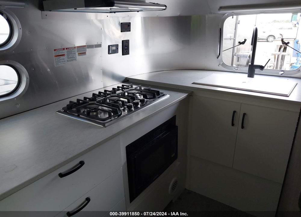 2024 AIRSTREAM 20 FB MARINO VIN: 1STCMAD19RJ569061