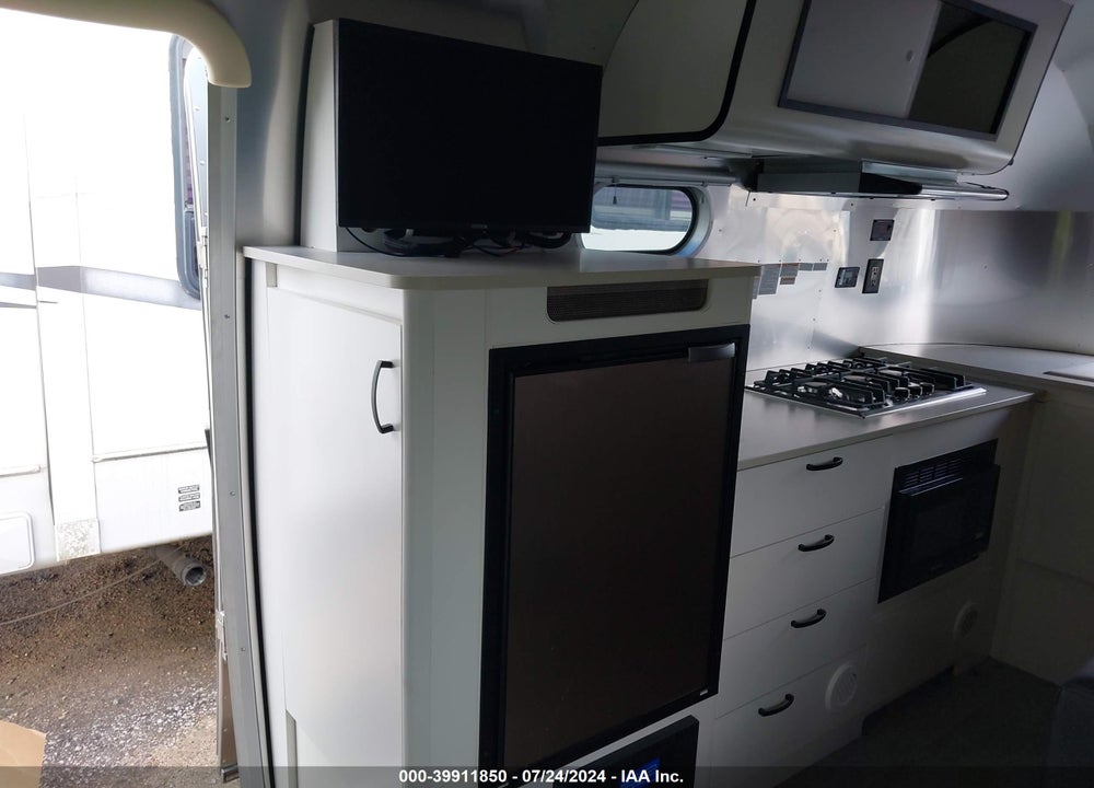 2024 AIRSTREAM 20 FB MARINO VIN: 1STCMAD19RJ569061